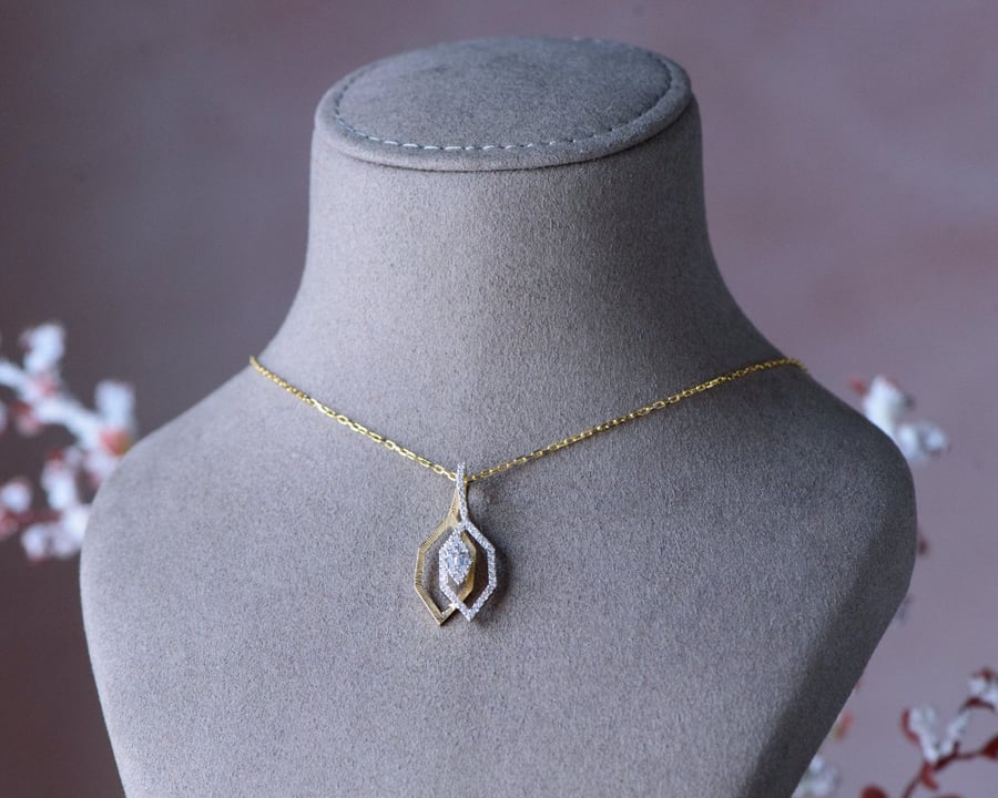 18 karat gold necklace
