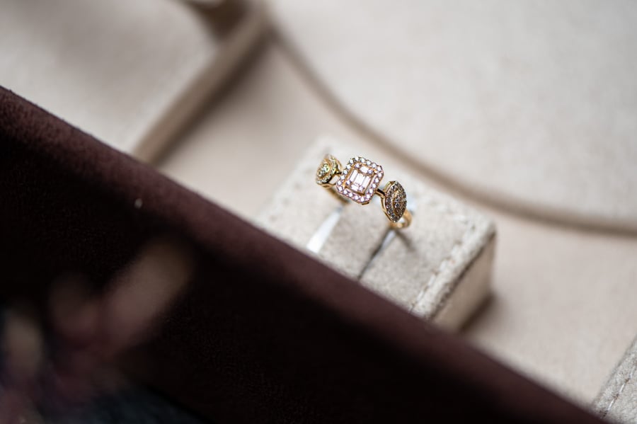 A luxurious set of gold and diamonds