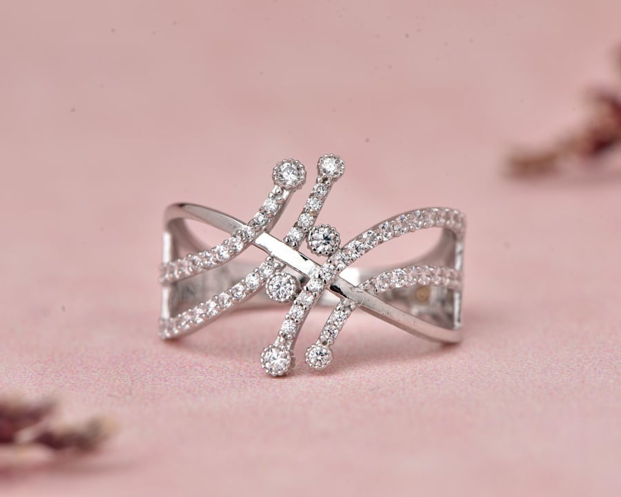 Luxurious modern ring
