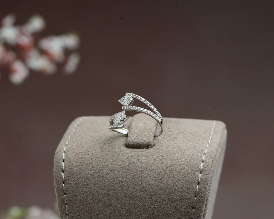 18k white gold ring