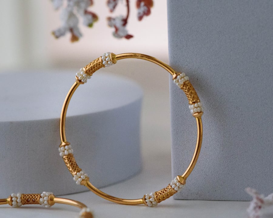 Children's earrings, size 14, made of 21 carat gold, decorated with pearls