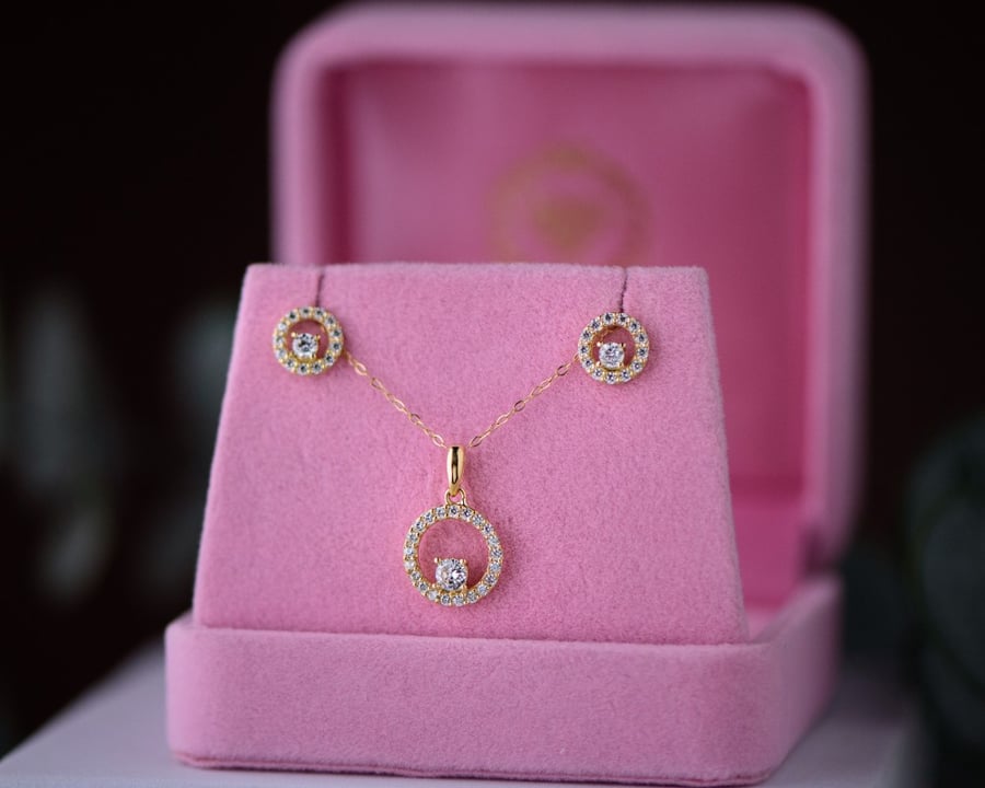 18k gold children's set (earring and necklace)