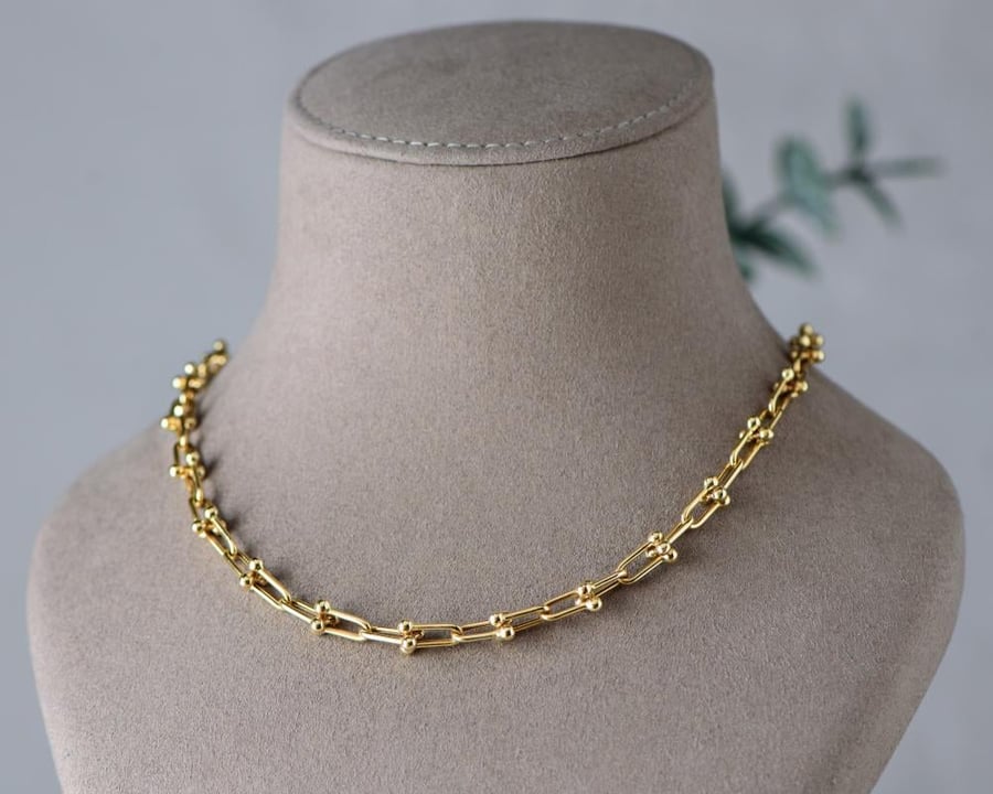 Royal 18 karat gold necklace