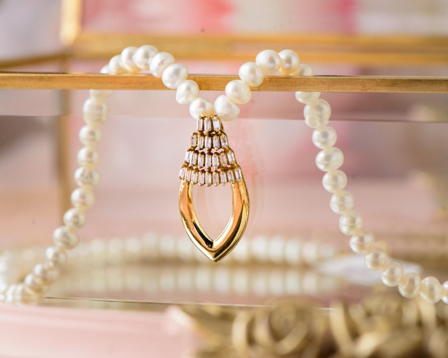18k gold pendant with a lulu necklace