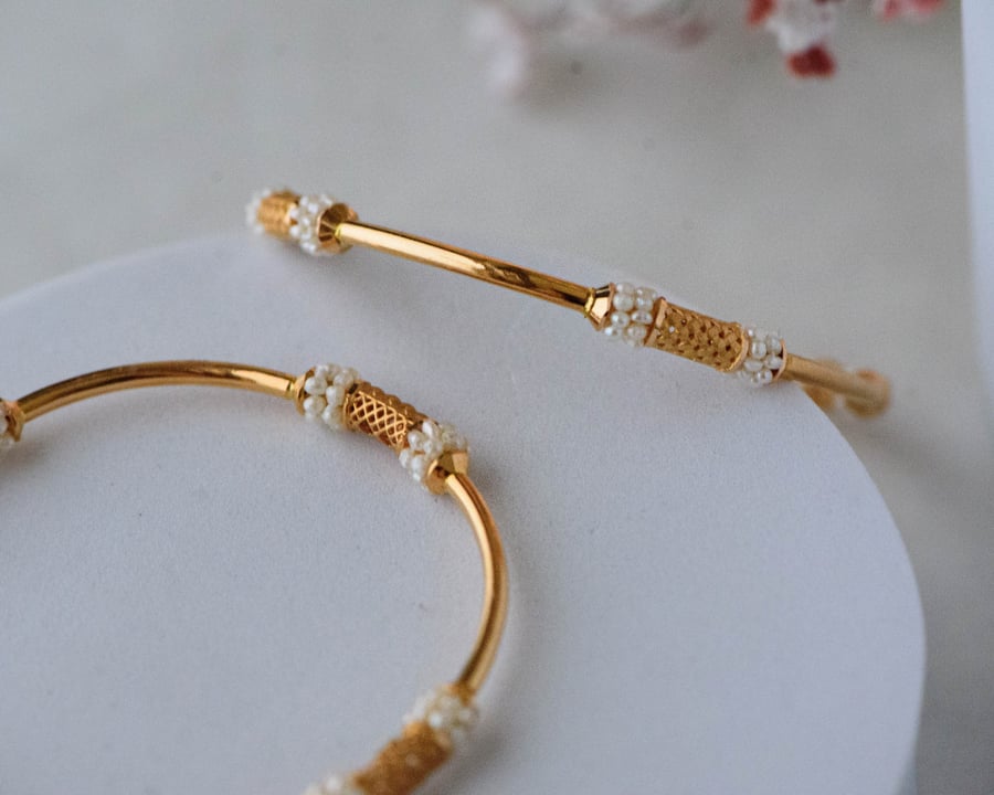 Children's earrings, size 14, made of 21 carat gold, decorated with pearls
