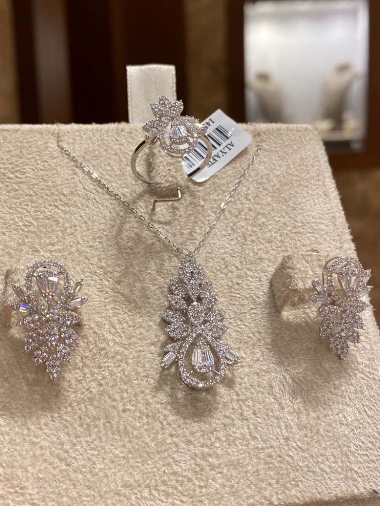 Half set white gold