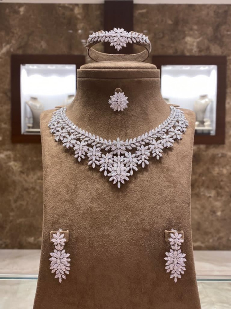 Luxury diamond model set