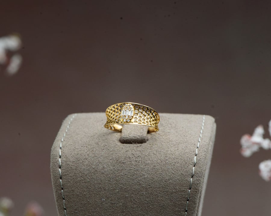 18k gold ring