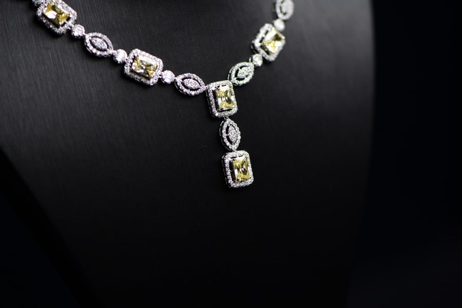 Luxurious white gold set