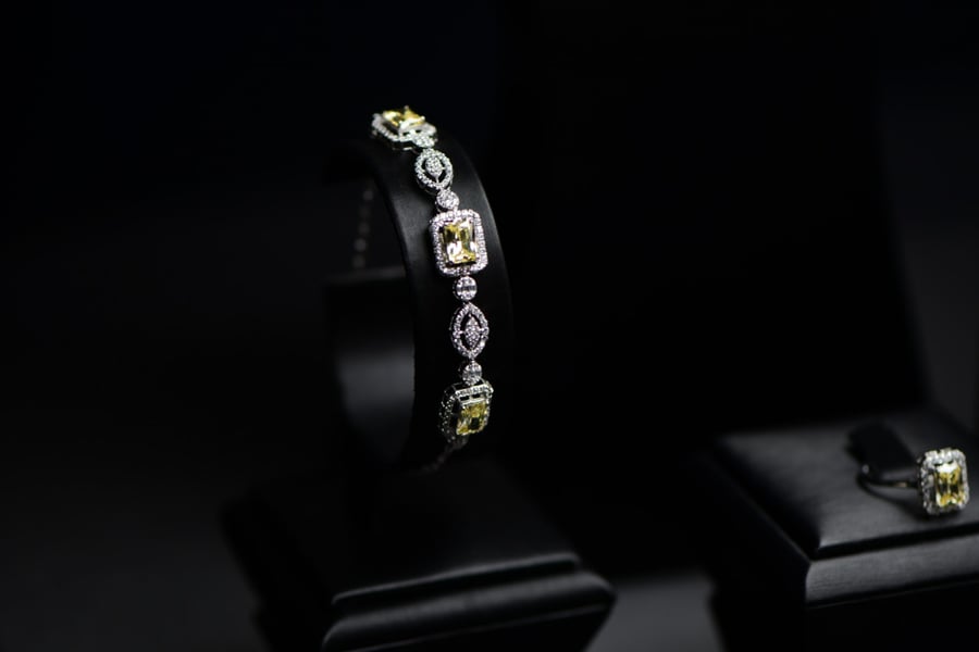 Luxurious white gold set