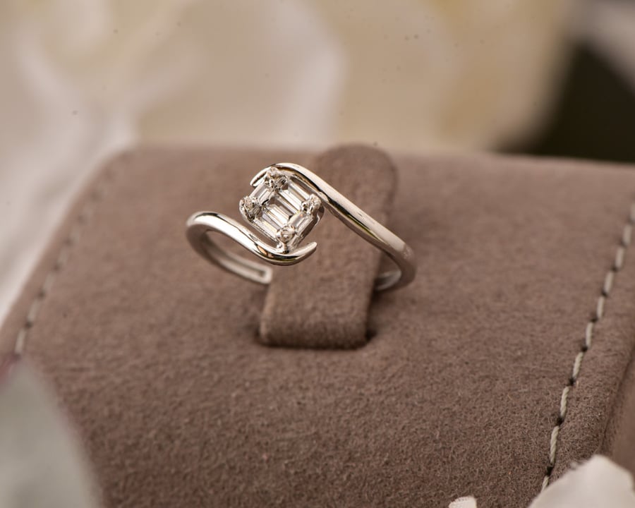 18k white gold ring