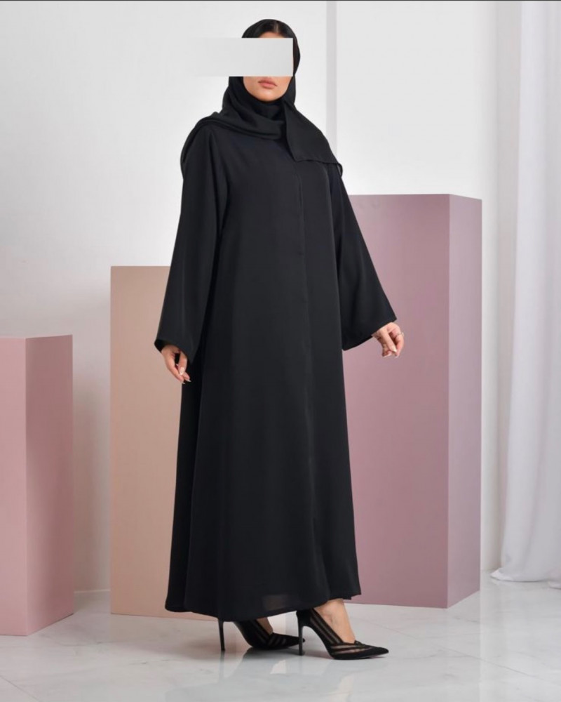 عباية كلاسيك سادة نصف كلوش مع جيوب جانبية مخفيه مفتوحه بطقطق كامل وطرحة سادة خام كريب كويتي