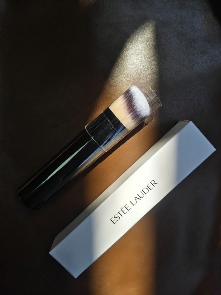 فرشاة كريم الأساس Estée Lauder Double Wear الاحترافية