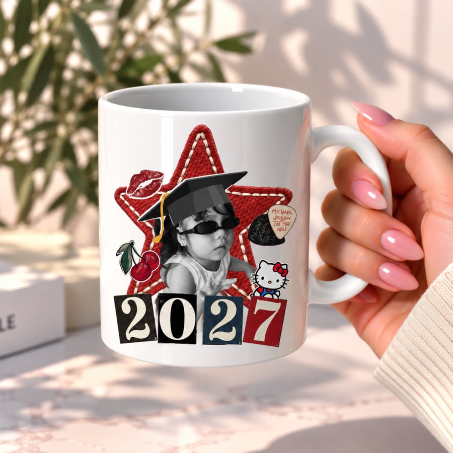 كوب التخرج مع صورة