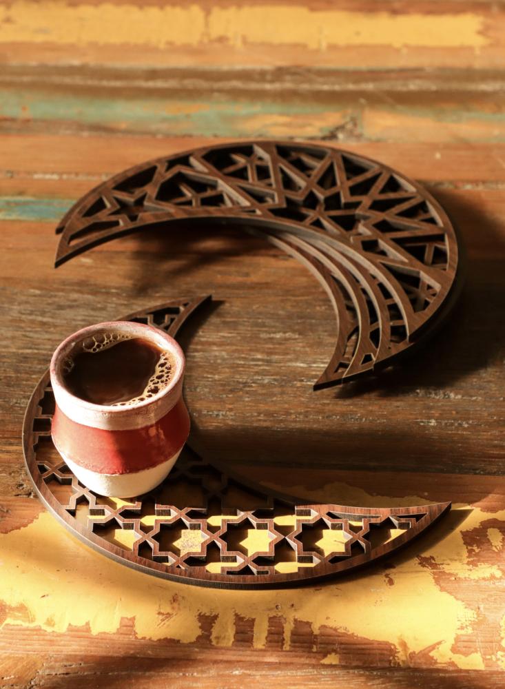 مجموعة من ٦ قطع كوستر ديكور من الخشب بشكل هلال رمضان مع نقشات إسلامية