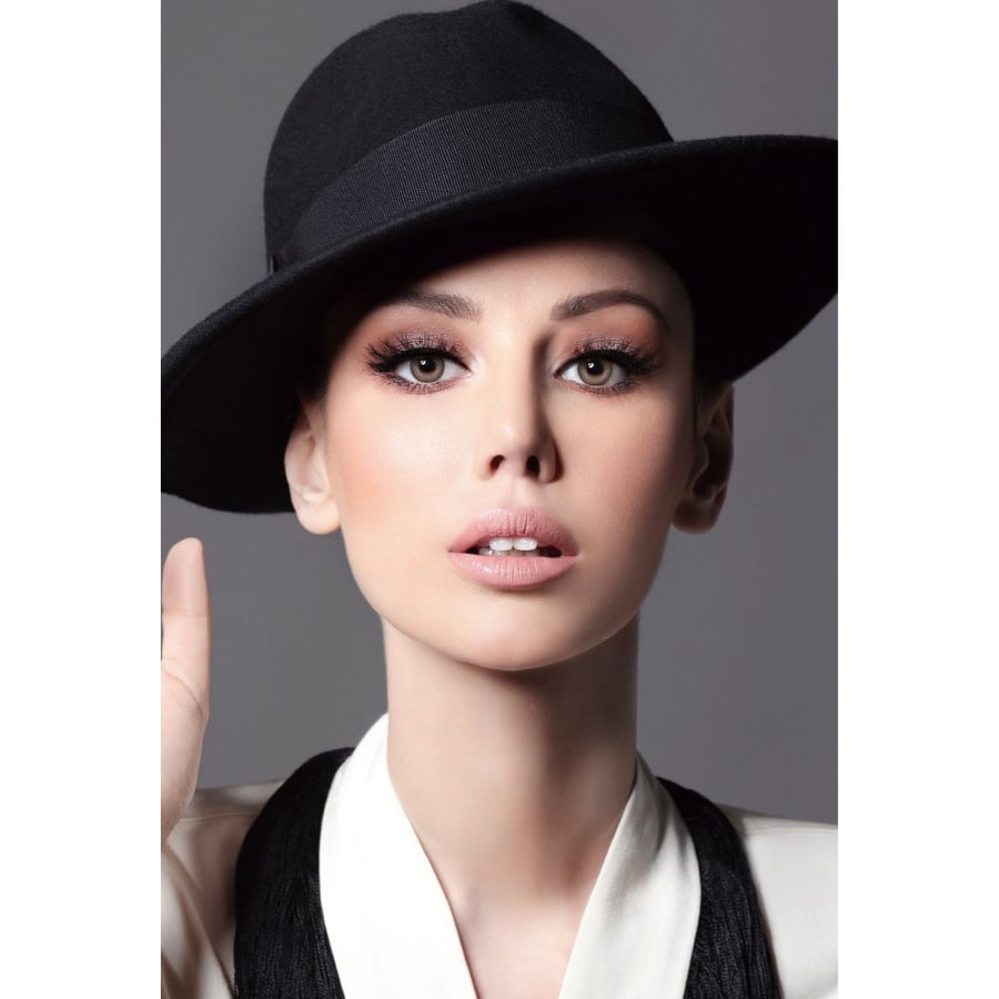 عدسات لاصقة ماركة ديفا اللون موون