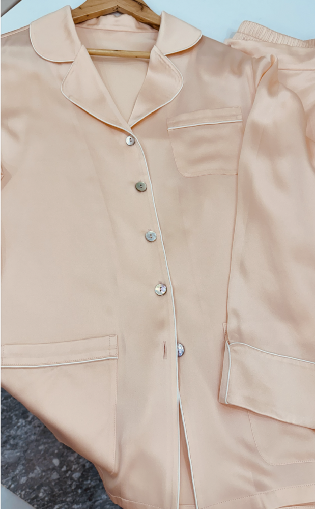 Comfortable natural mulberry silk pajamas
