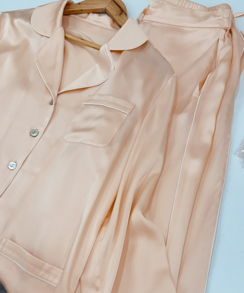 Comfortable natural mulberry silk pajamas