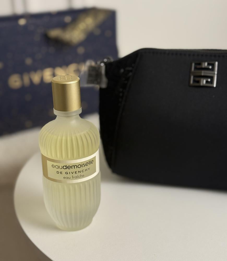 Givenchy Mademoiselle 100 ml (Discontinued) With Make up Bag