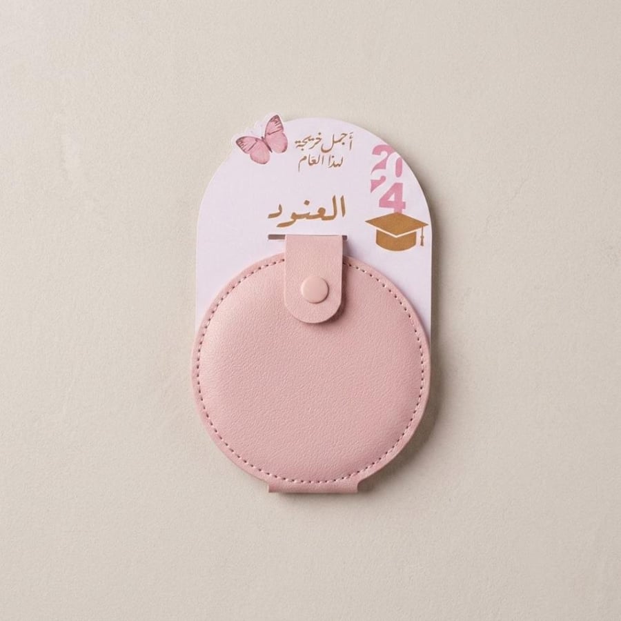 مرآة يد وردية دائرية بتصميم تخرج