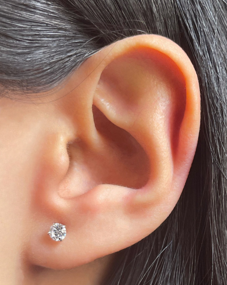 Silver ORA- stud"M"