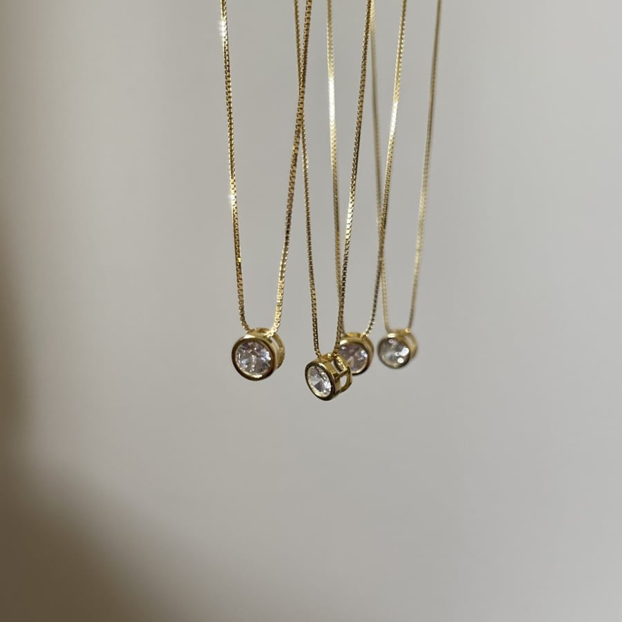 Gold circle necklace