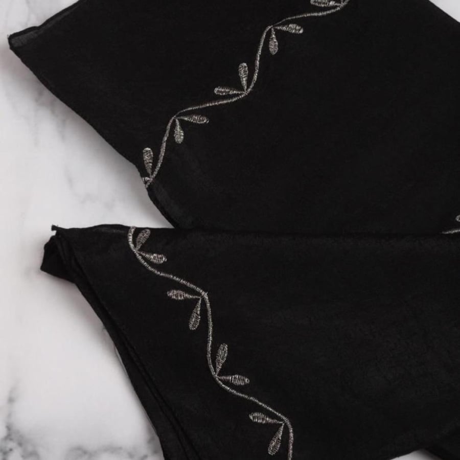 طرحة لننبتطريز ذهبي