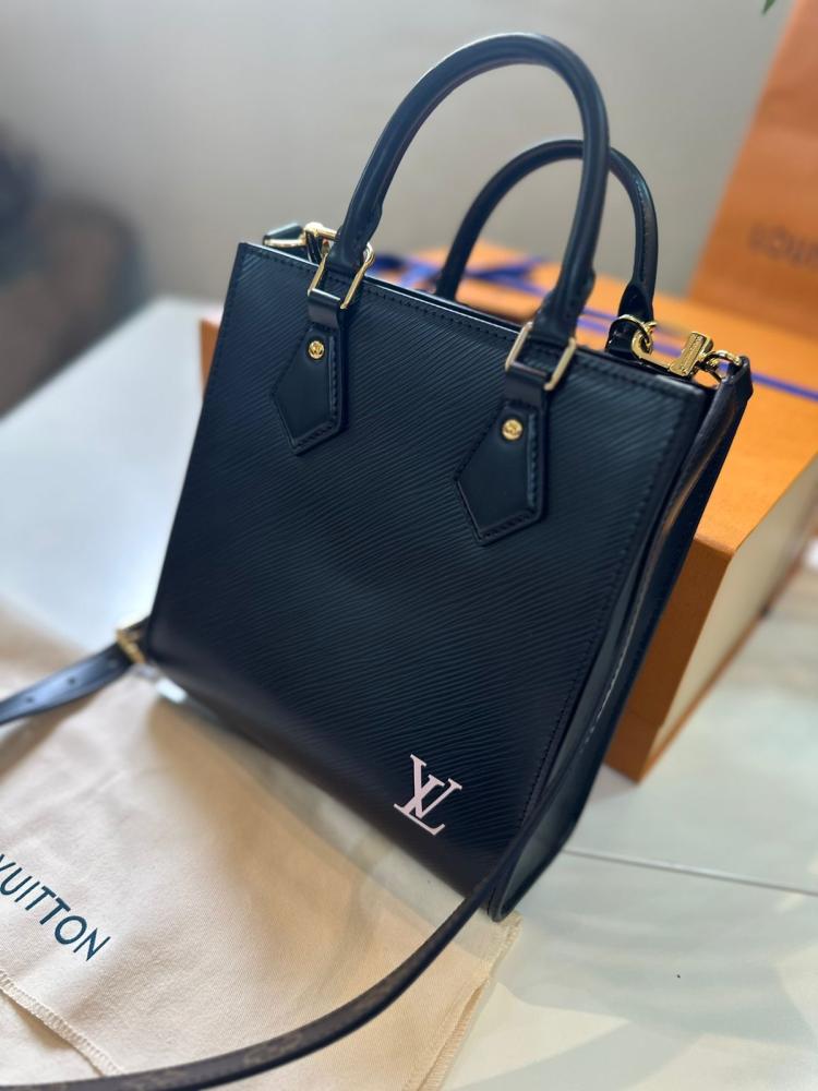 شنطة LV