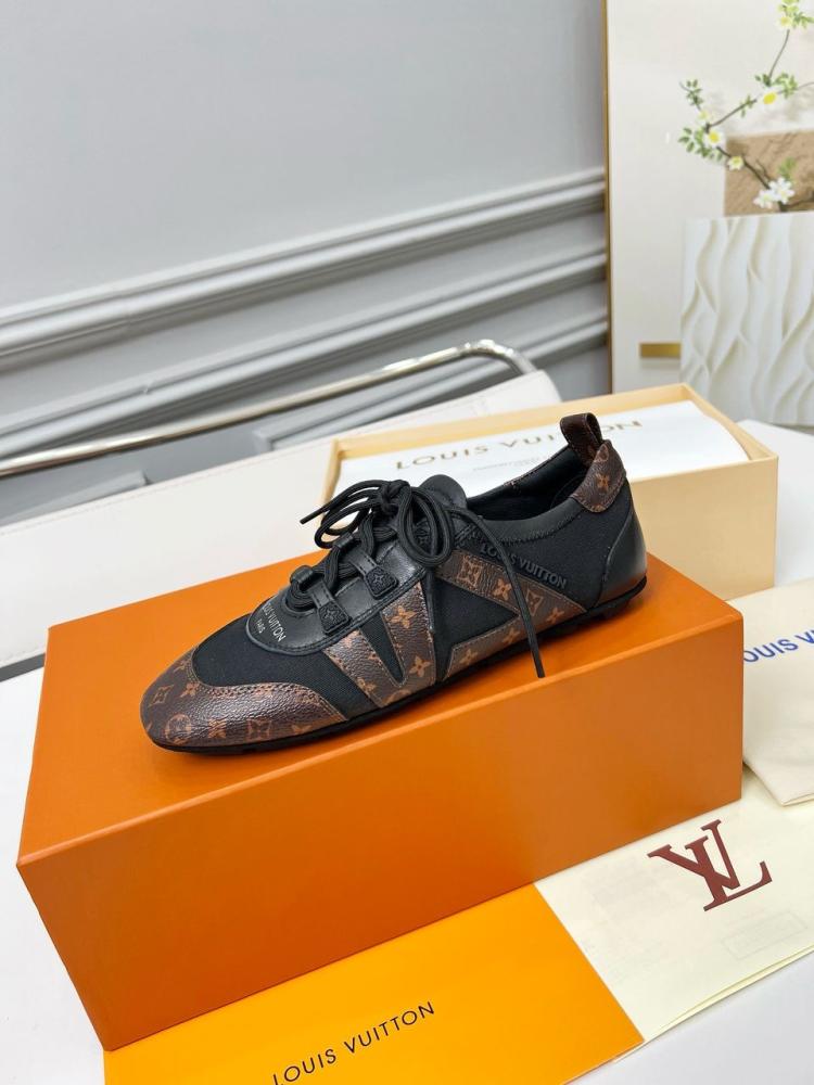 شوز  LV
