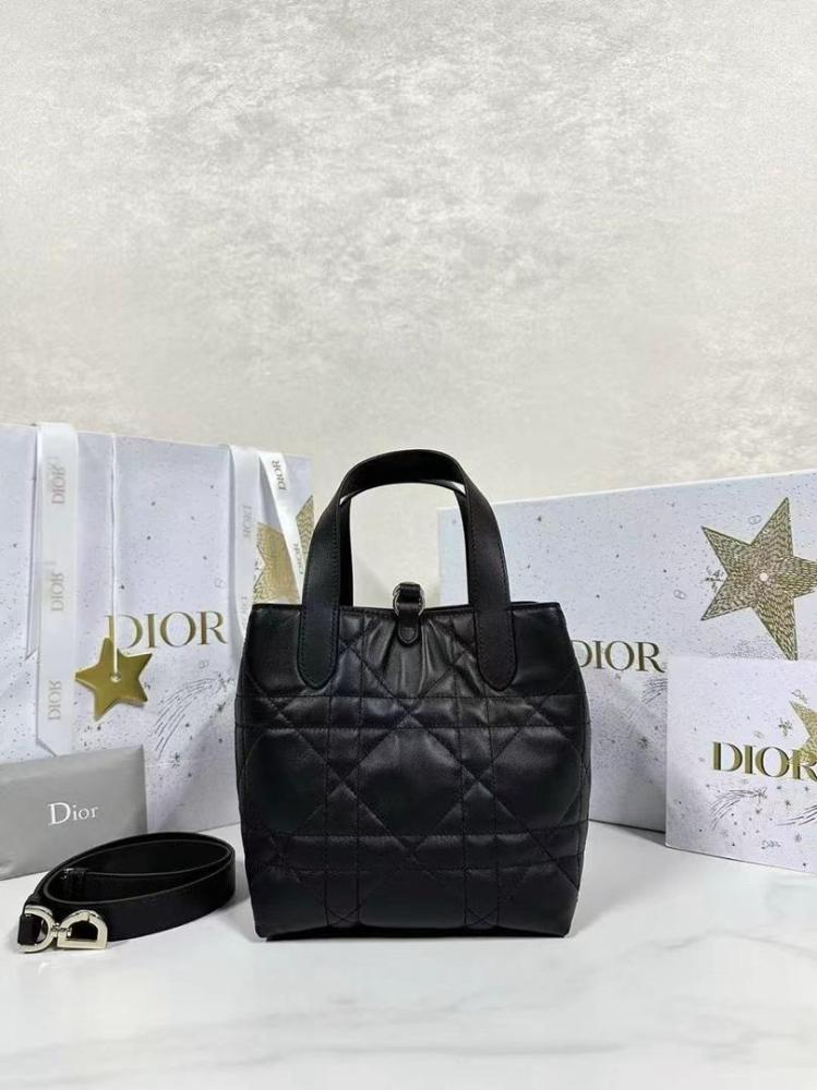 شنطة  Dior
