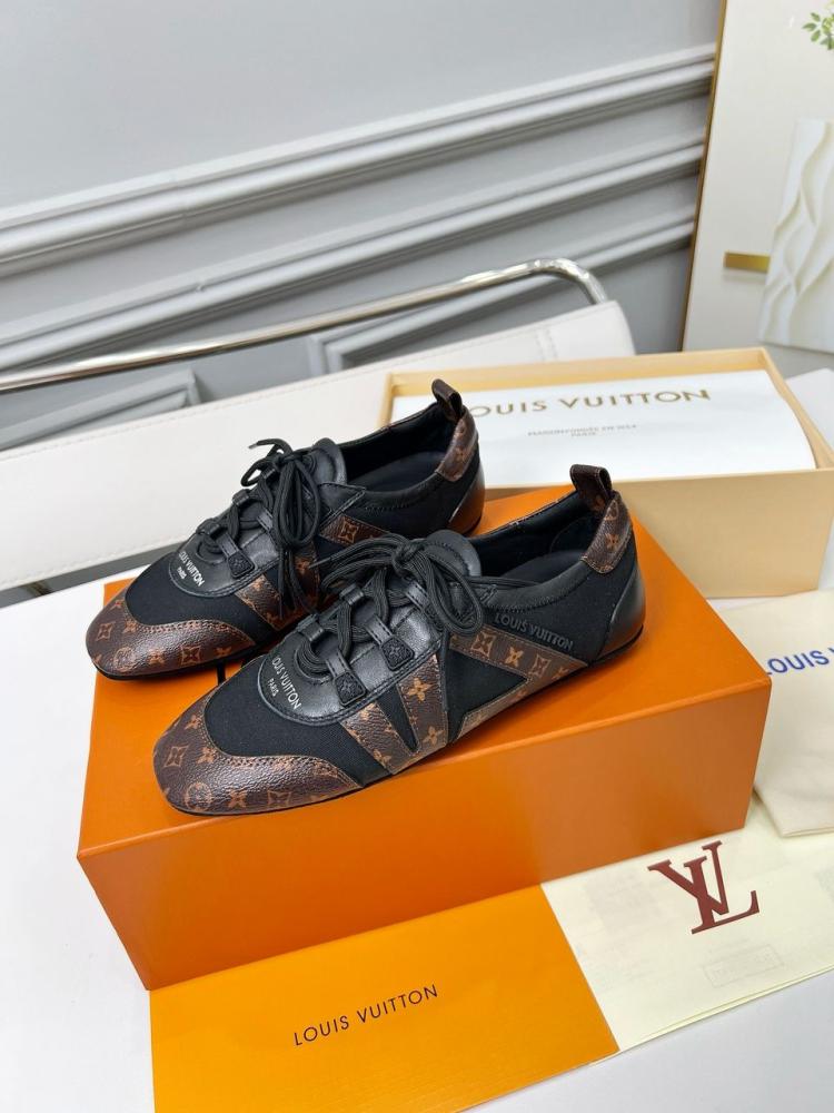 شوز  LV