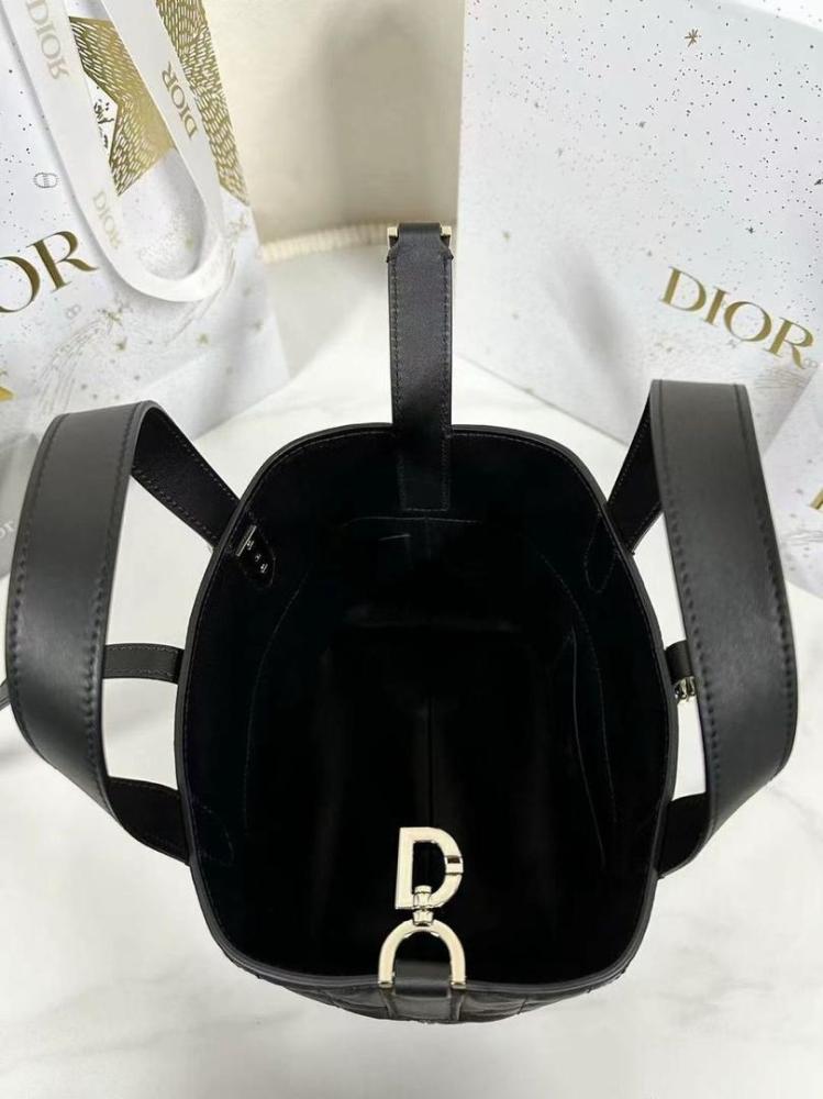 شنطة  Dior