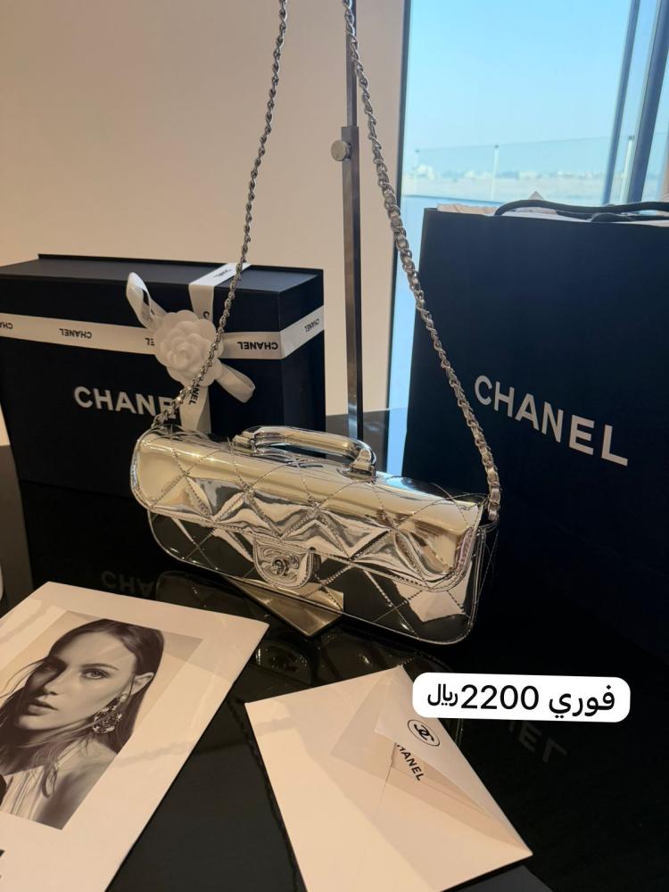 شنطة شانيل فضي