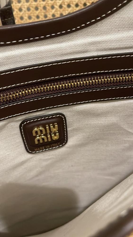 Ivy Shoulder Bag ميو ميو