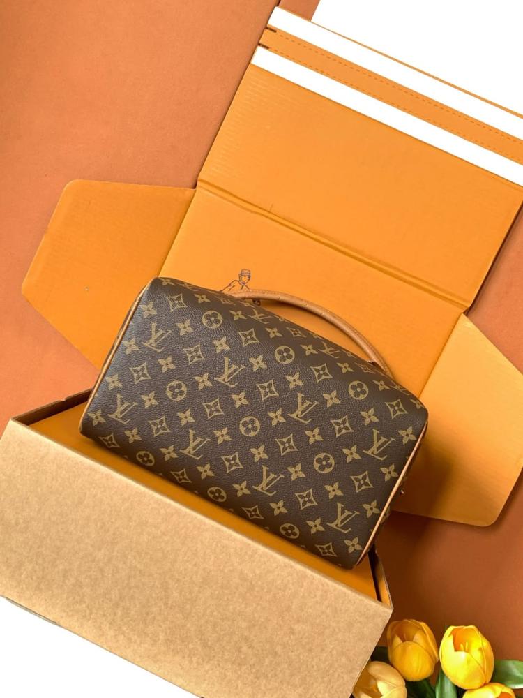 شنطة سبيدي LV