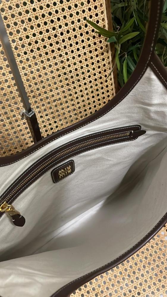 Ivy Shoulder Bag ميو ميو