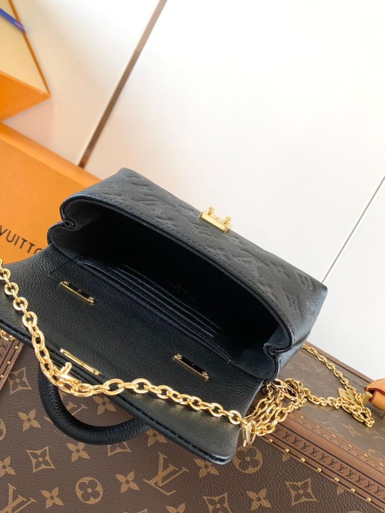 شنطة  LV