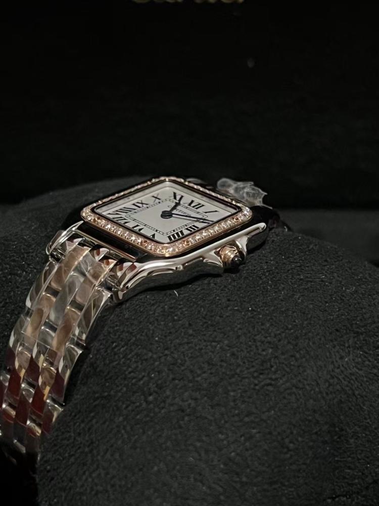 ساعة بانثر 27cm