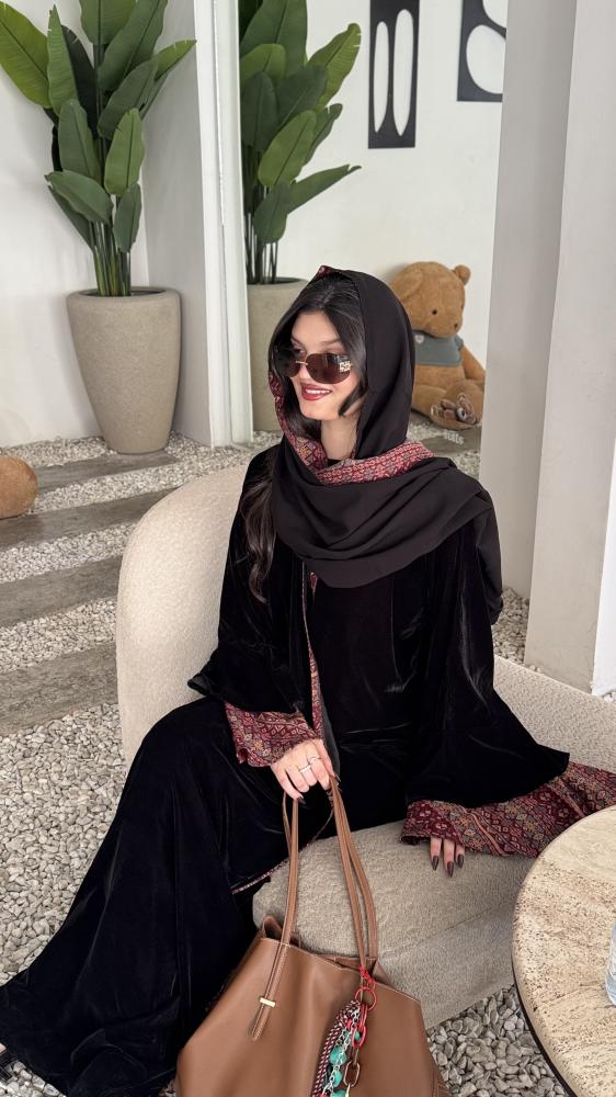 مخمل كلوش بكم كشميري وطرحه بوجهين (ليلى)