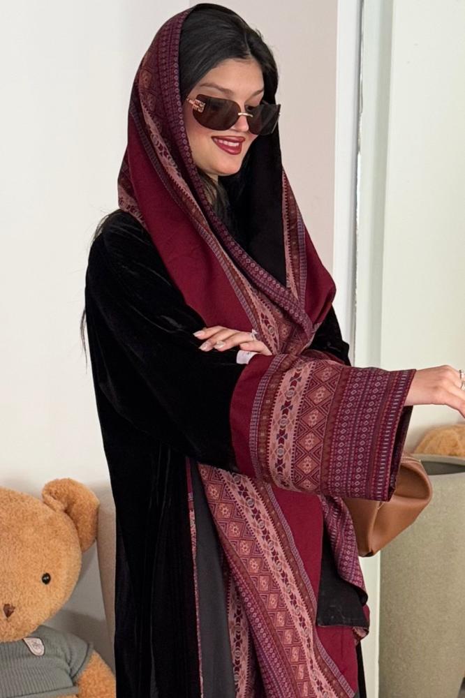 مخمل أو كريب  بكم كشميري وطرحه بوجهين (عفرا)