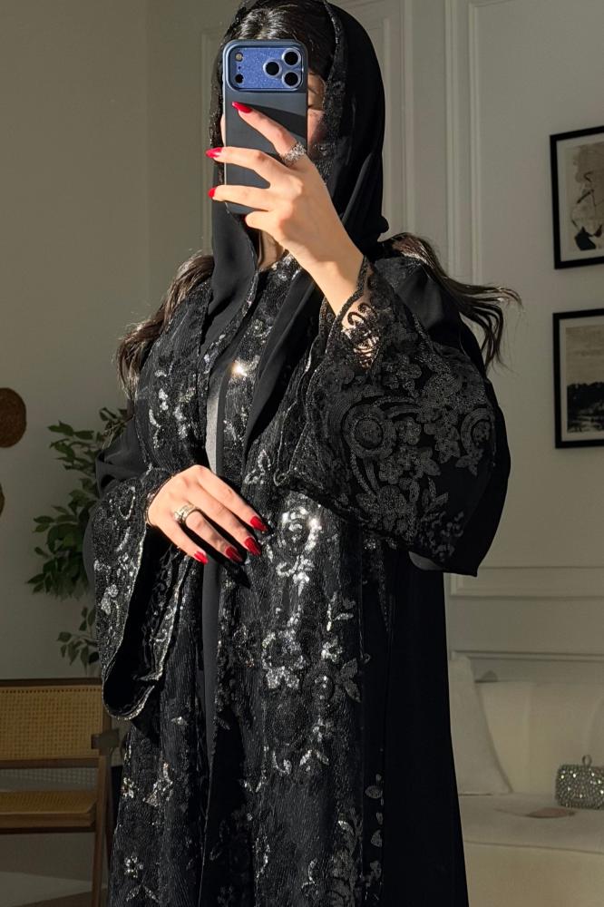 كريب مزين بتطريز ترتر