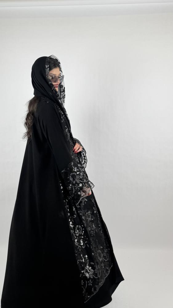 كريب مزين بتطريز ترتر