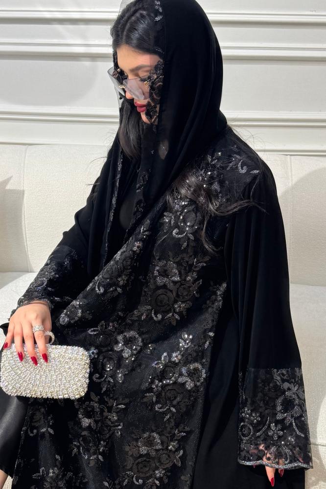 كريب مزين بتطريز ترتر