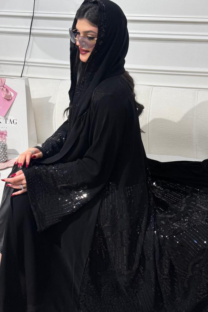 كريب مزين بتطريز ترتر