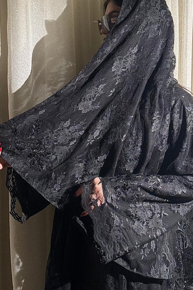عذاري كريب أو دانتيل بورود مطرزة