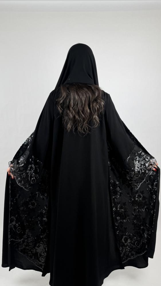 كريب مزين بتطريز ترتر