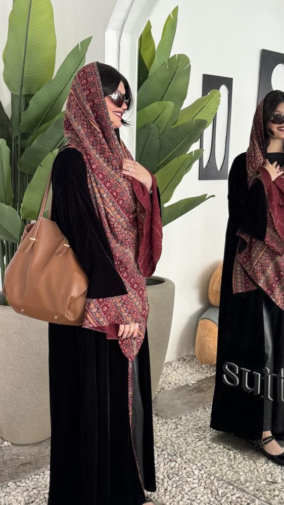 مخمل كلوش بكم كشميري وطرحه بوجهين (ليلى)