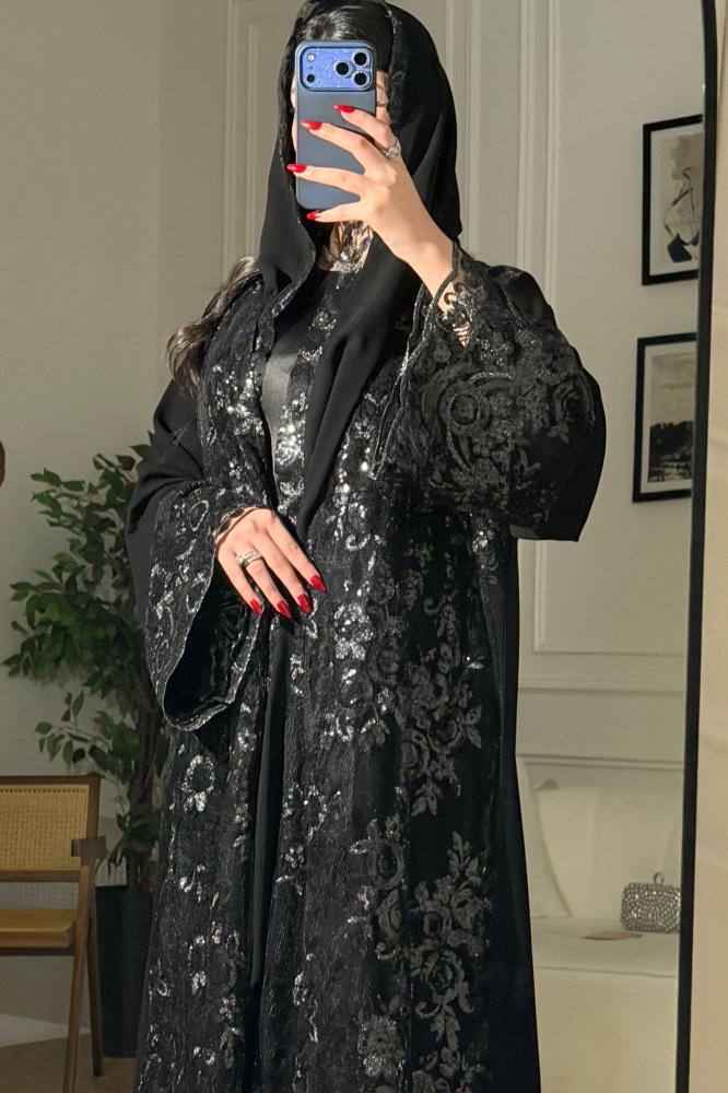كريب مزين بتطريز ترتر