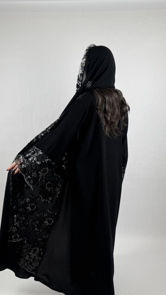 كريب مزين بتطريز ترتر