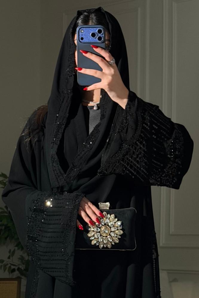 كريب مزين بتطريز ترتر